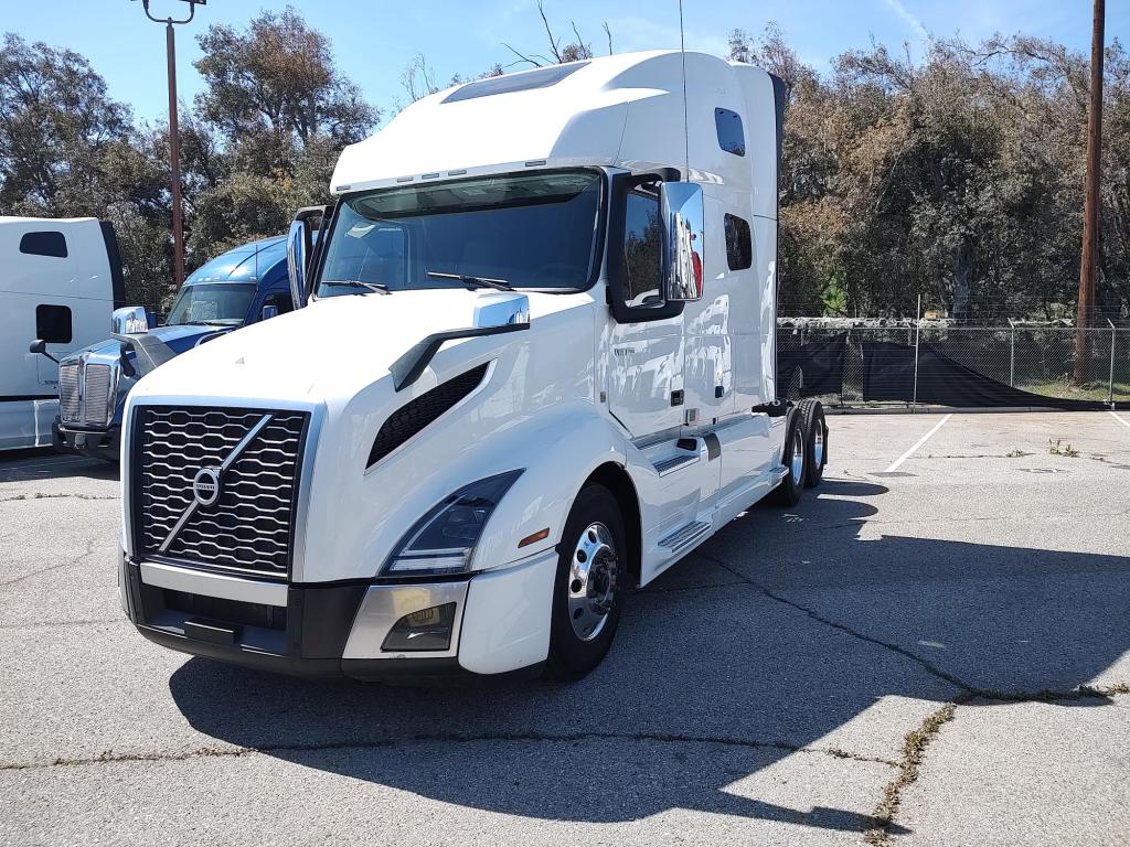 2022 Volvo VNL76064T