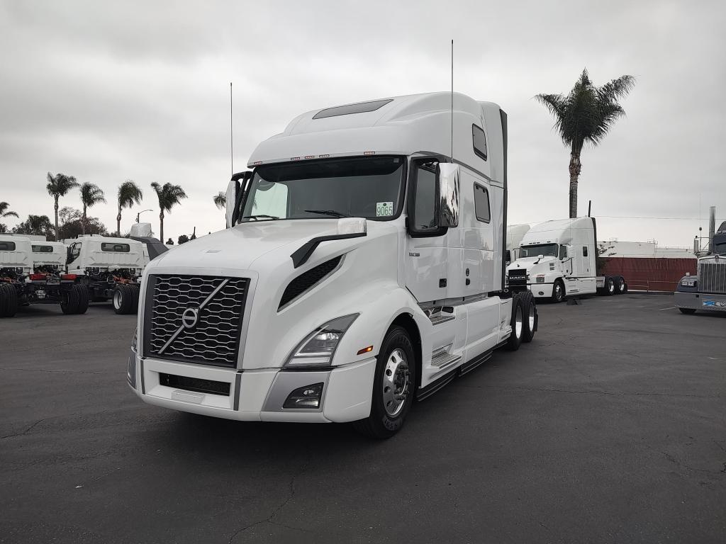 2024 Volvo VNL64T860