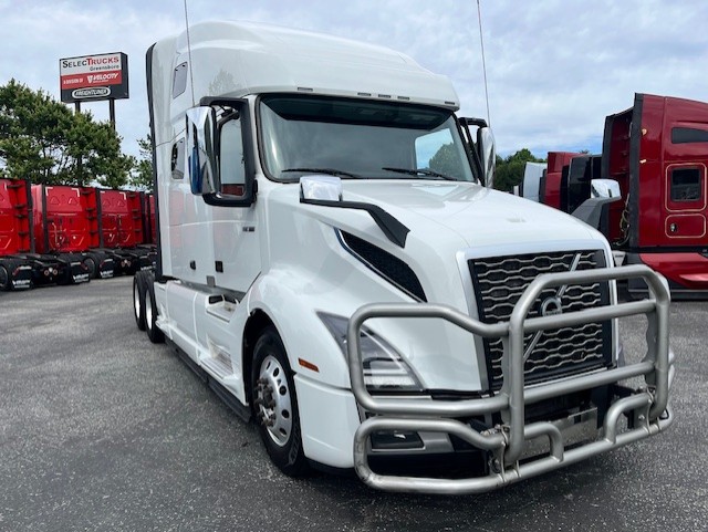 2024 VOLVO VNL64T760
