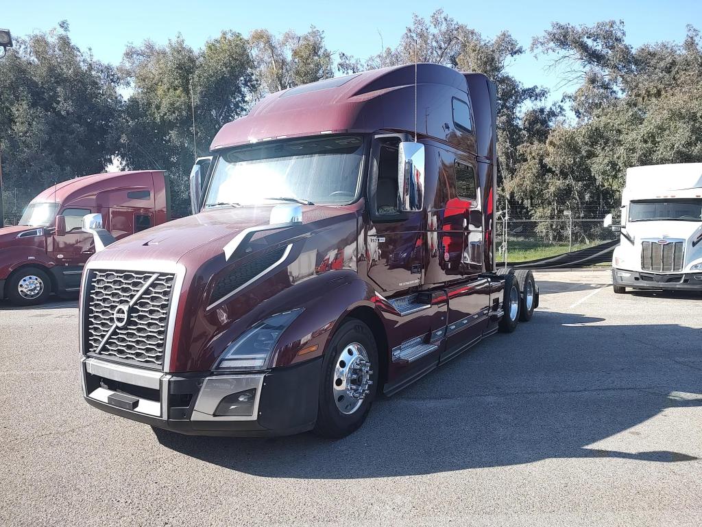 2023 VOLVO VNL64T860