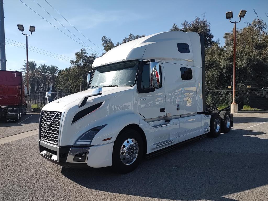 2024 VOLVO VNL64T760